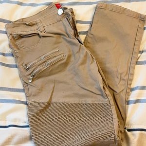 Victorious men’s skinny jeans.  Tan. Size 36/30.